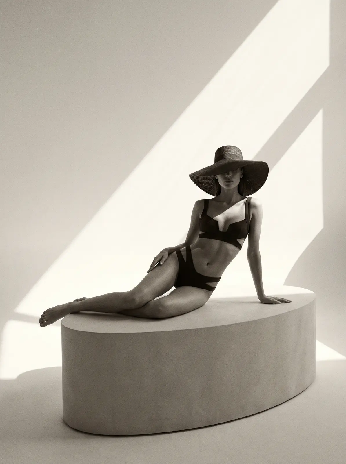 乐鱼体育 比基尼 设计师泳装艺术短视频